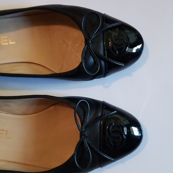 CHANEL Lambskin Patent Toe Ballerina Flats - Picture 2 of 13